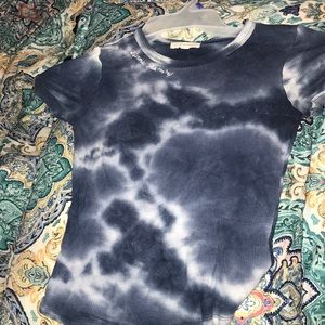 Tie-dye blue and white short-sleeved shirt